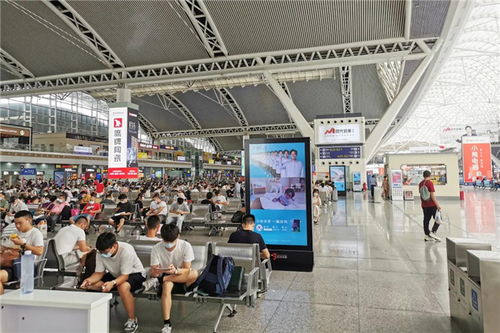 十一黄金周嘉宝莉霸屏机场高铁广告,长沙市场持续造势